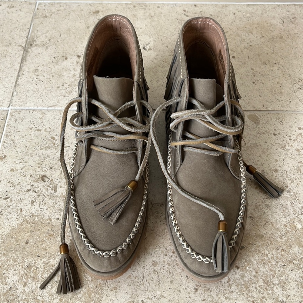 NWOT UGG Suede Leather Boots size 7